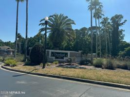 featured image of 10550 Baymeadows Rd #811