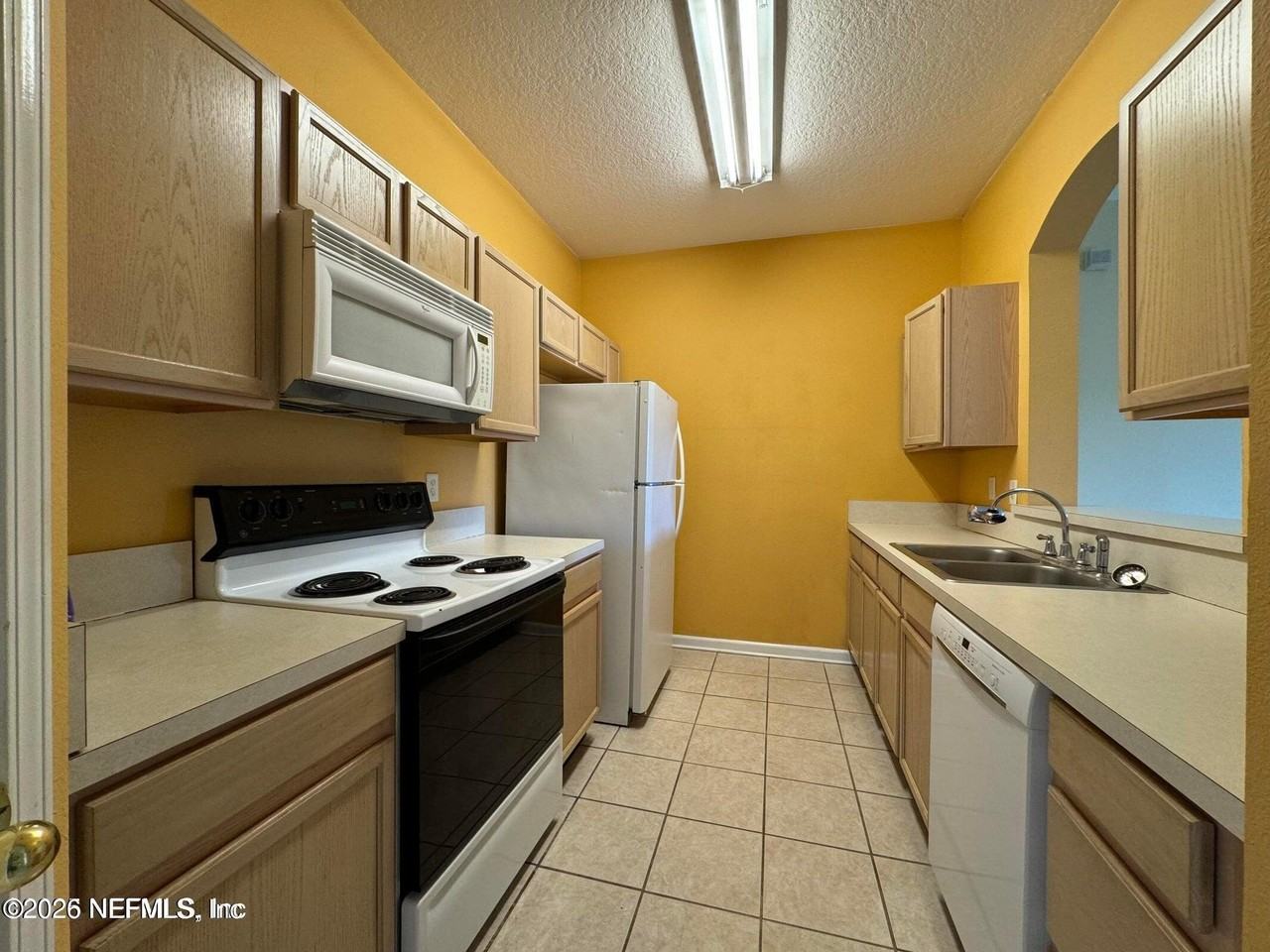 10550 Baymeadows Rd #811 - Photo 6 of 14