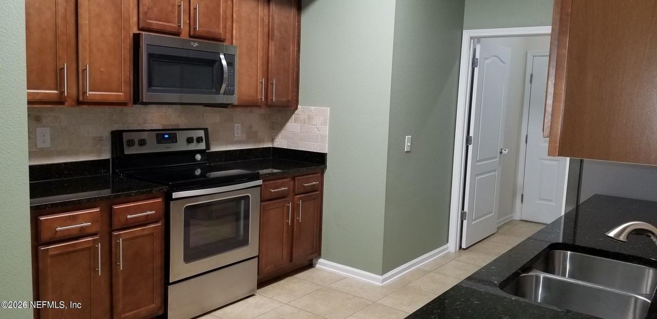 131 Burnett Ct #104 - Photo 7 of 27