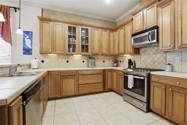 575 Wilkinson St - Photo 7 of 17