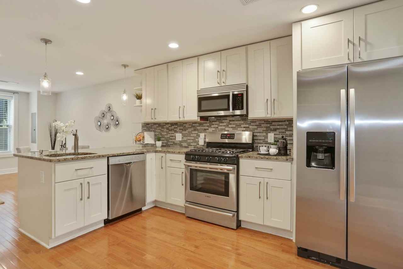 43 Hanover Place Northwest #1 - Photo 3 of 23