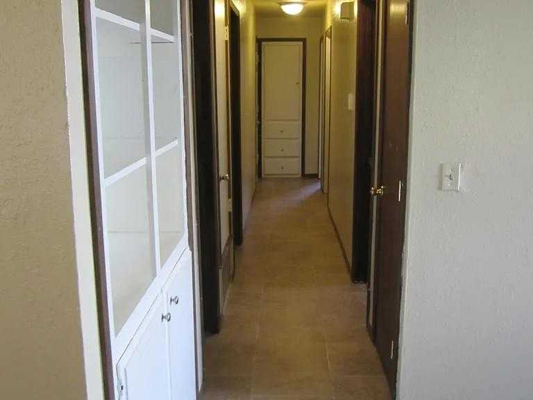 820 Russell Cir - Photo 5 of 10