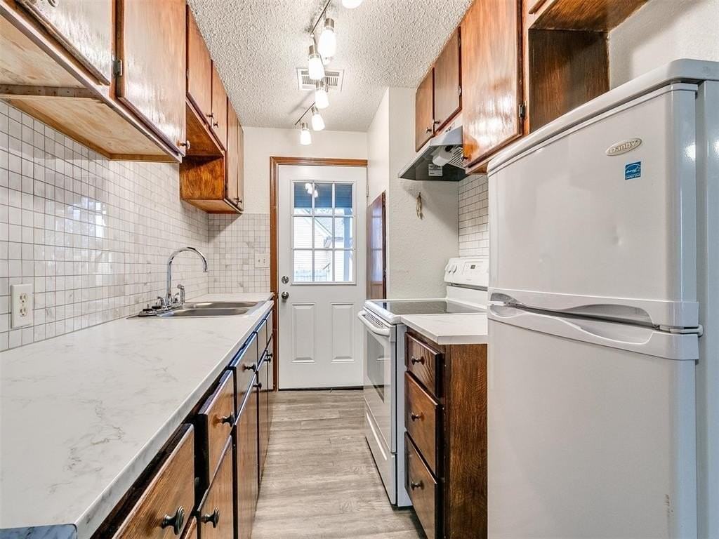 217 E Daws St #B - Photo 6 of 34