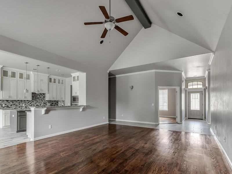 10405 Cherrywood Dr - Photo 3 of 11