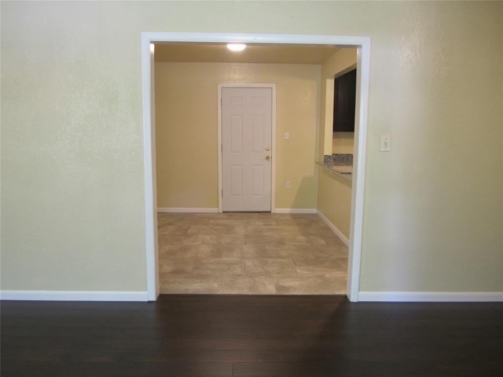 1530 Melrose Dr - Photo 5 of 21