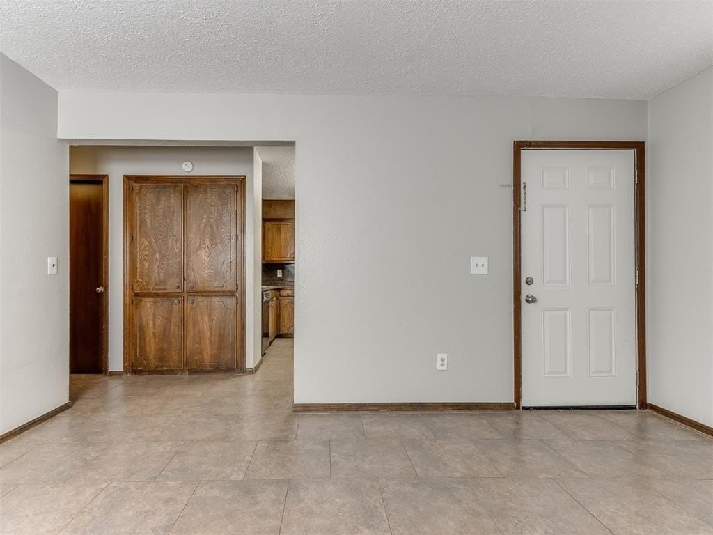 822 Russell Cir - Photo 6 of 24