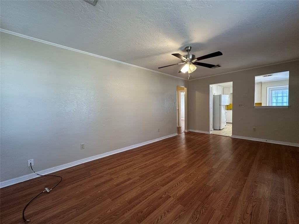 110 E Dale St - Photo 3 of 11