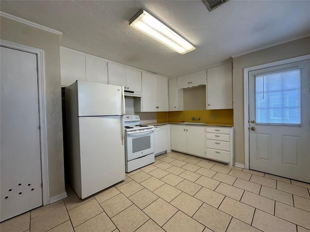 110 E Dale St - Photo 5 of 11