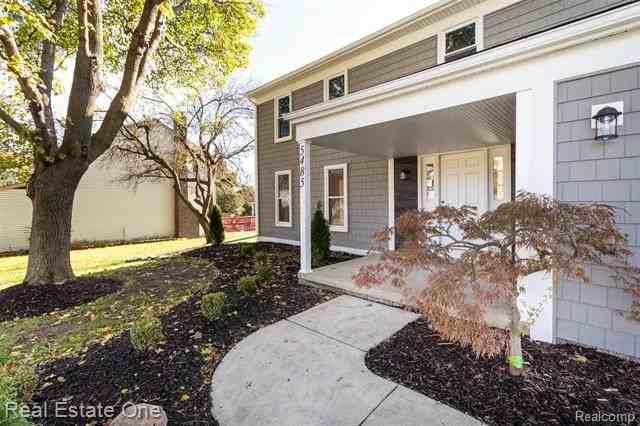 5485 Hammersmith Dr - Photo 3 of 48