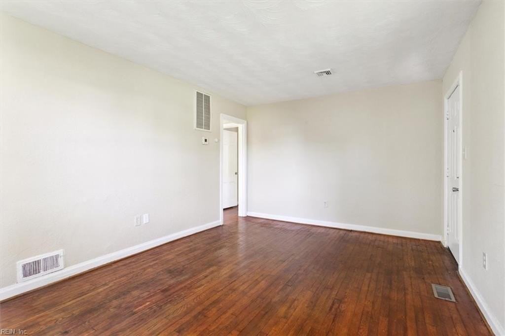 932 16th St - Photo 5 of 27