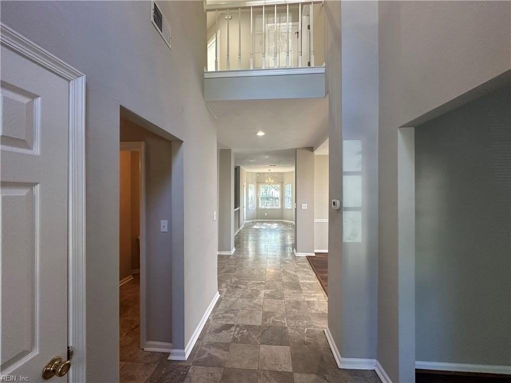 521 Windward Dr - Photo 3 of 37
