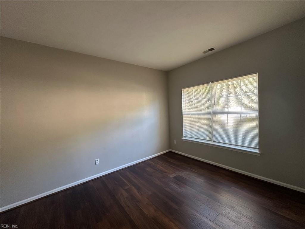 521 Windward Dr - Photo 4 of 37