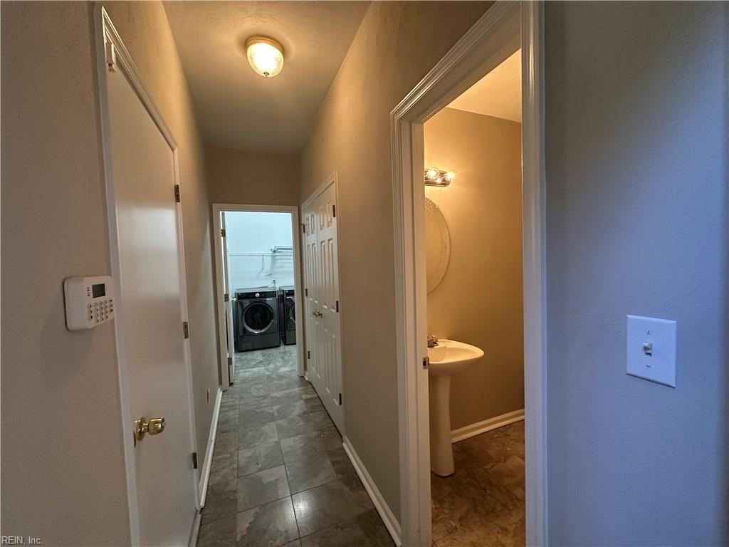 521 Windward Dr - Photo 6 of 37