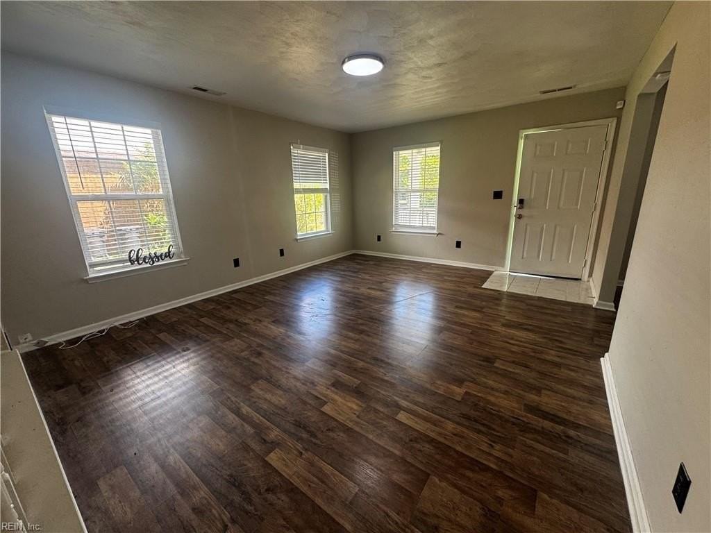 1314 Summit Ave - Photo 3 of 15