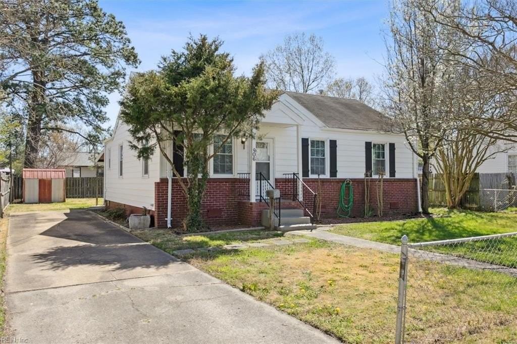 606 Randolph Rd - Photo 2 of 25