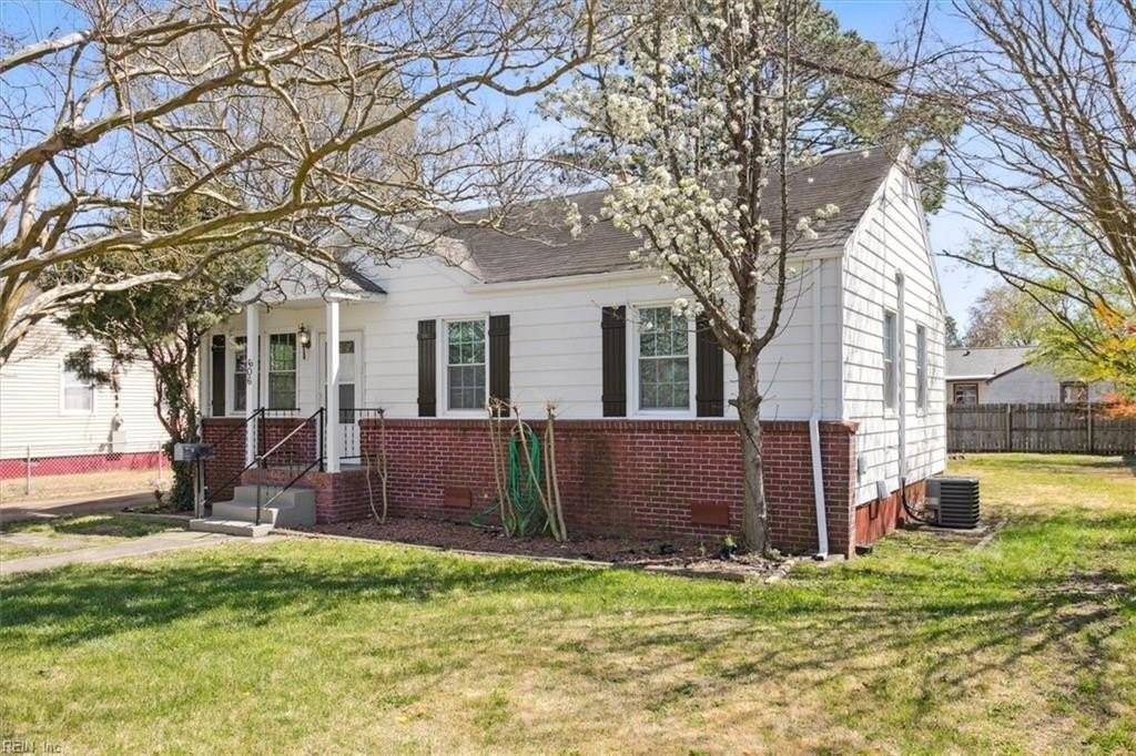 606 Randolph Rd - Photo 3 of 25