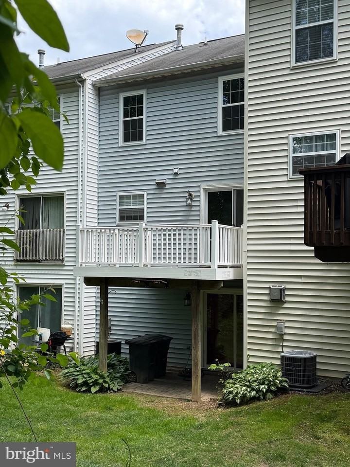 1224 Farley Ct N - Photo 2 of 16
