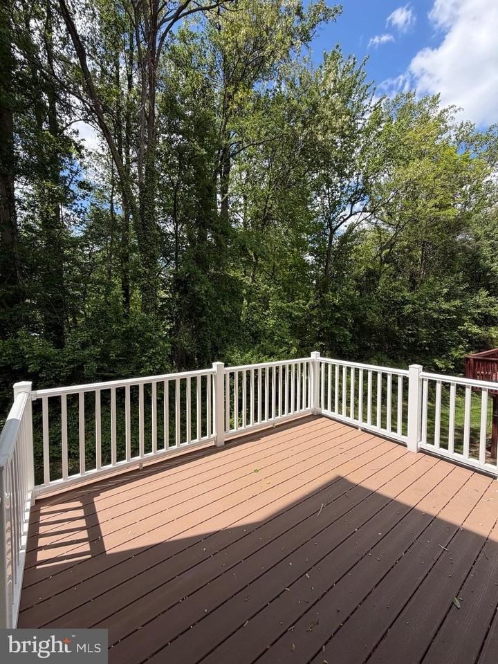 1224 Farley Ct N - Photo 3 of 16