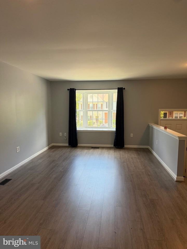 1224 Farley Ct N - Photo 7 of 16