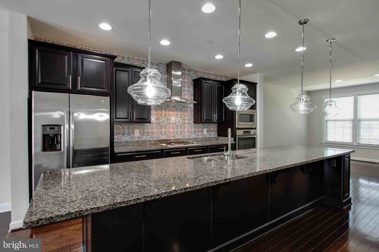 7311 Taylors Hill Ln - Photo 7 of 49
