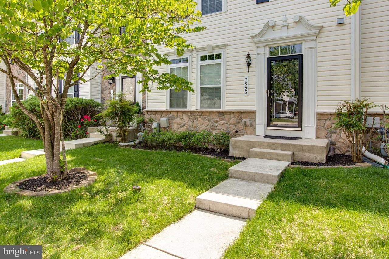 7593 Taunton Ct - Photo 3 of 50