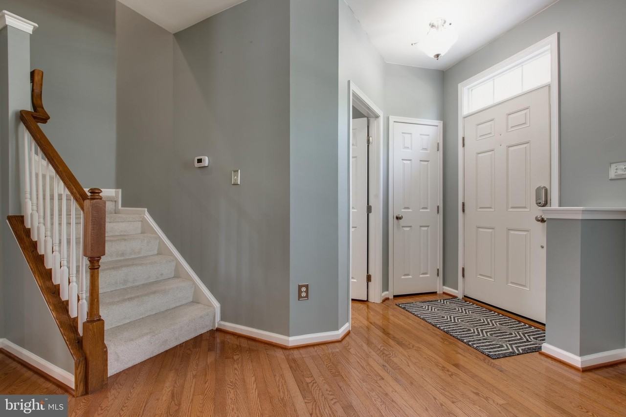 7593 Taunton Ct - Photo 4 of 50