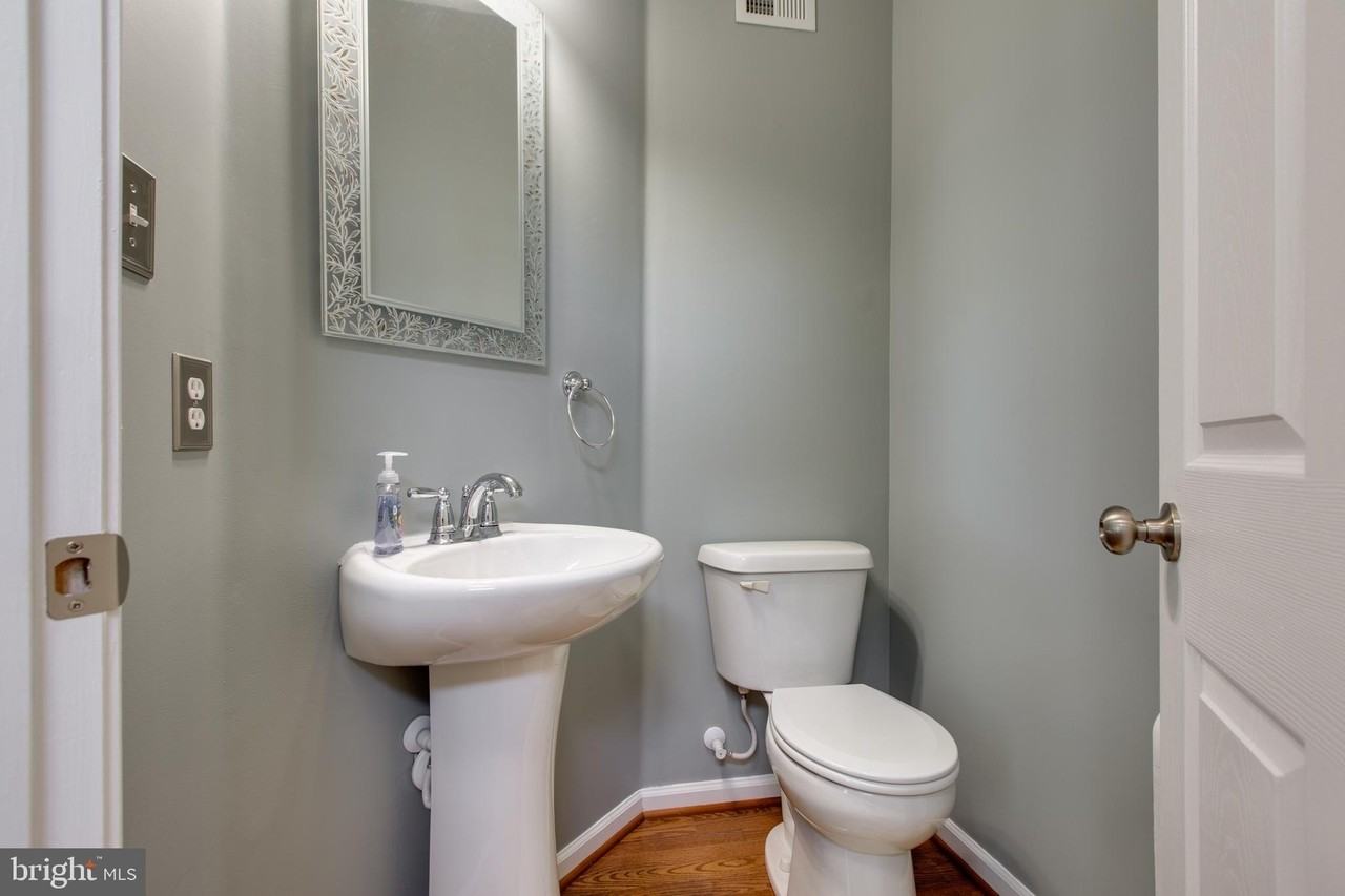 7593 Taunton Ct - Photo 5 of 50