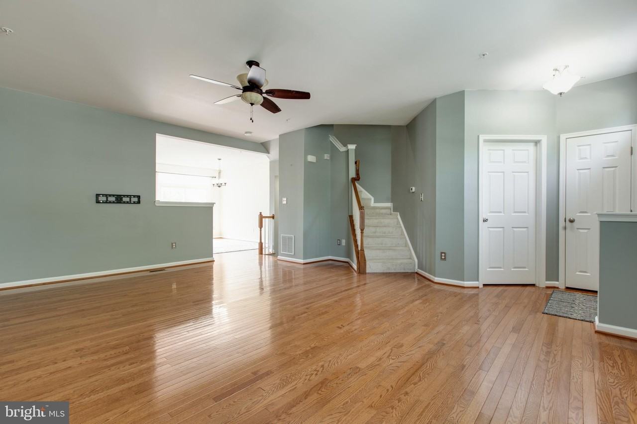 7593 Taunton Ct - Photo 7 of 50