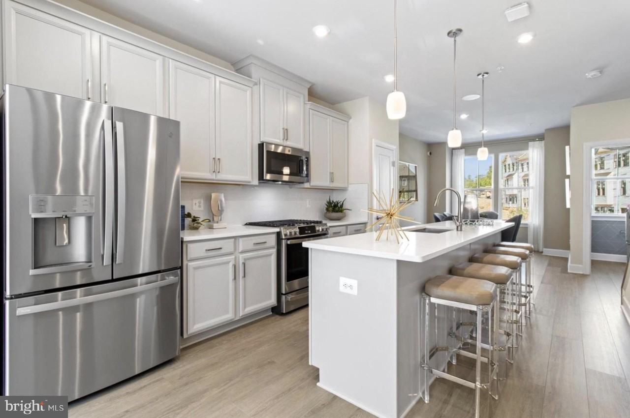 3427 Whippitt Way - Photo 4 of 24