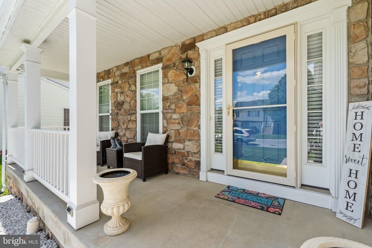 18318 Lyles Dr - Photo 3 of 42