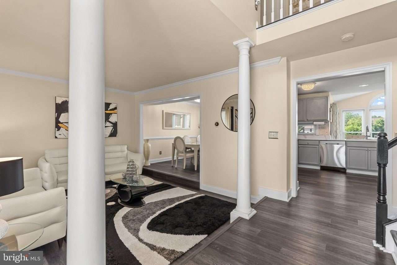 18318 Lyles Dr - Photo 4 of 42
