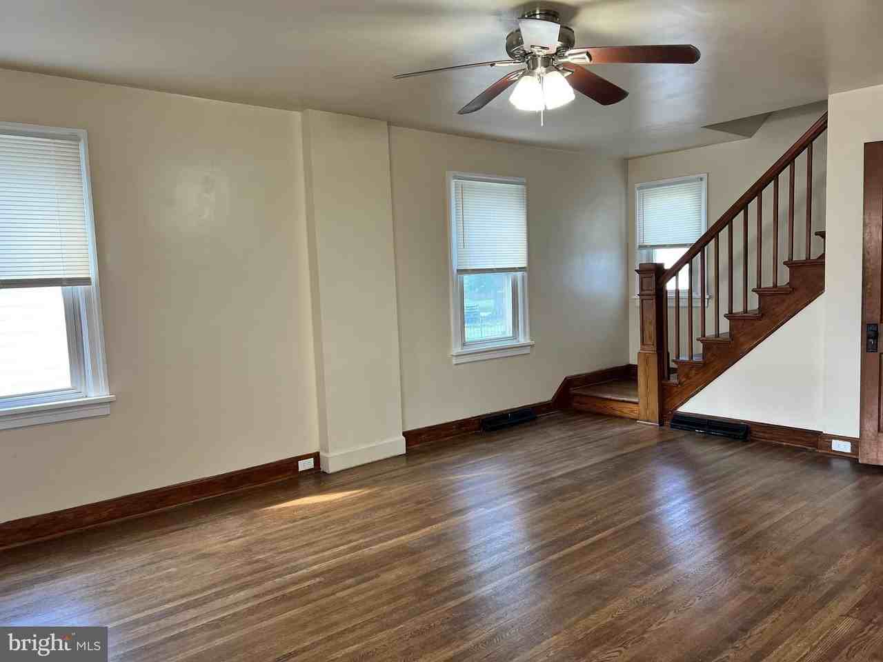 1364 Salem Ave - Photo 3 of 21