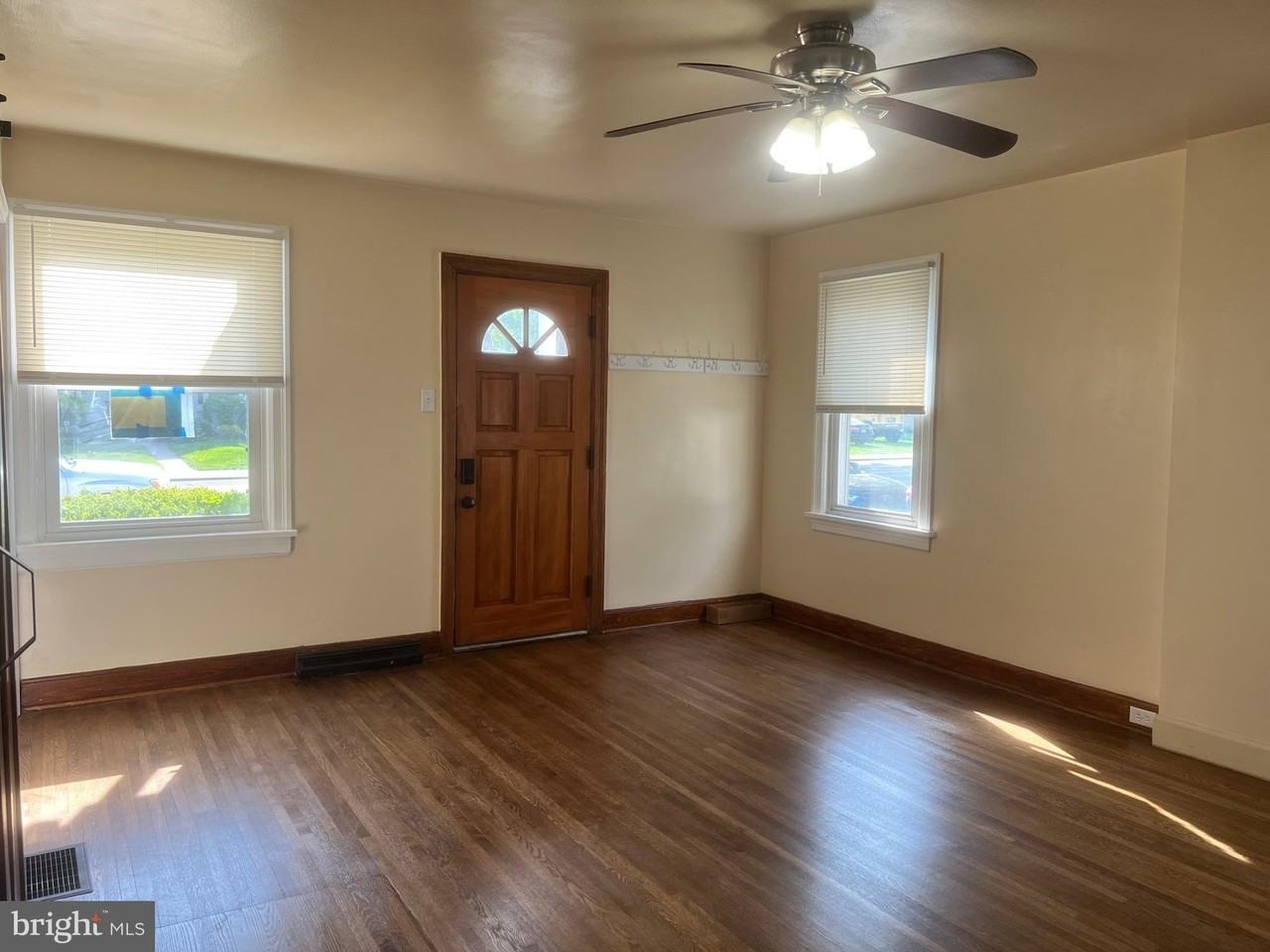 1364 Salem Ave - Photo 5 of 21