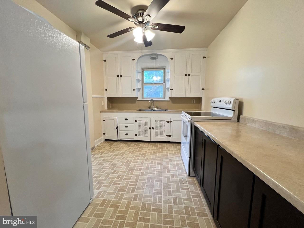 1364 Salem Ave - Photo 7 of 21