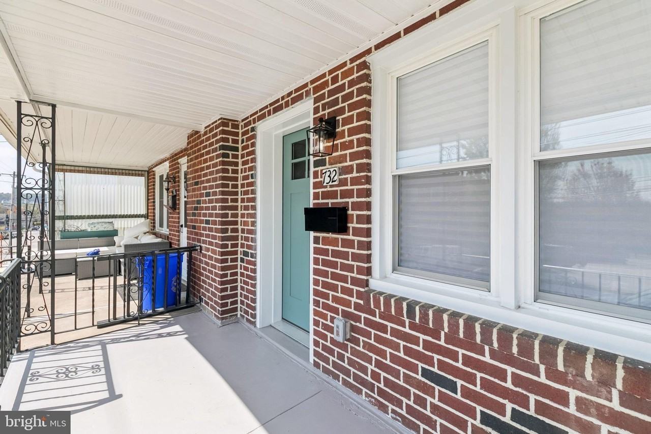 732 Harry St - Photo 2 of 40