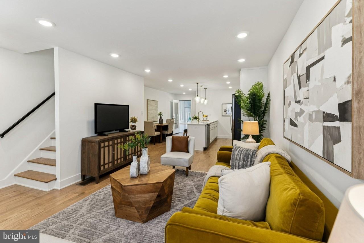 732 Harry St - Photo 3 of 40