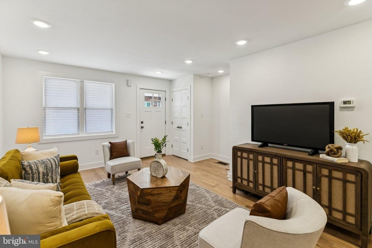 732 Harry St - Photo 6 of 40