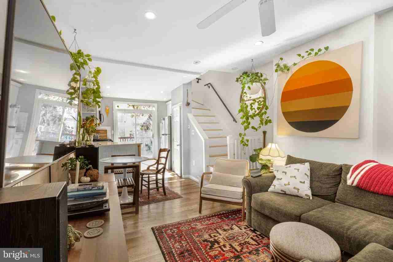128 W Thompson St