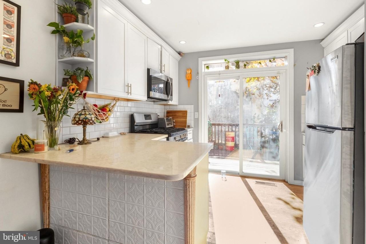128 W Thompson St - Photo 6 of 23
