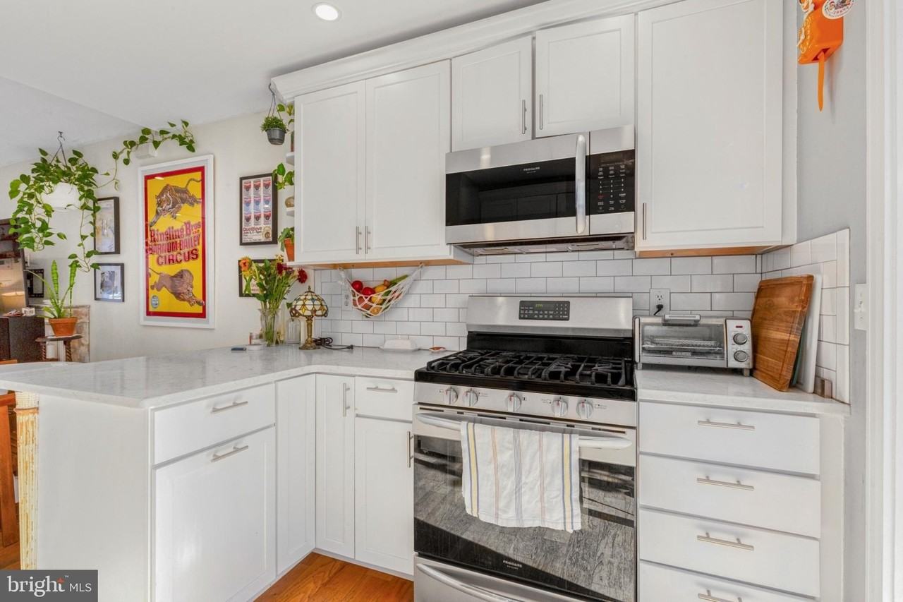 128 W Thompson St - Photo 7 of 23