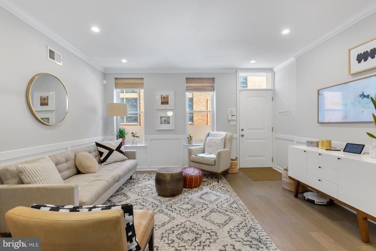 2136 Pemberton St - Photo 4 of 45