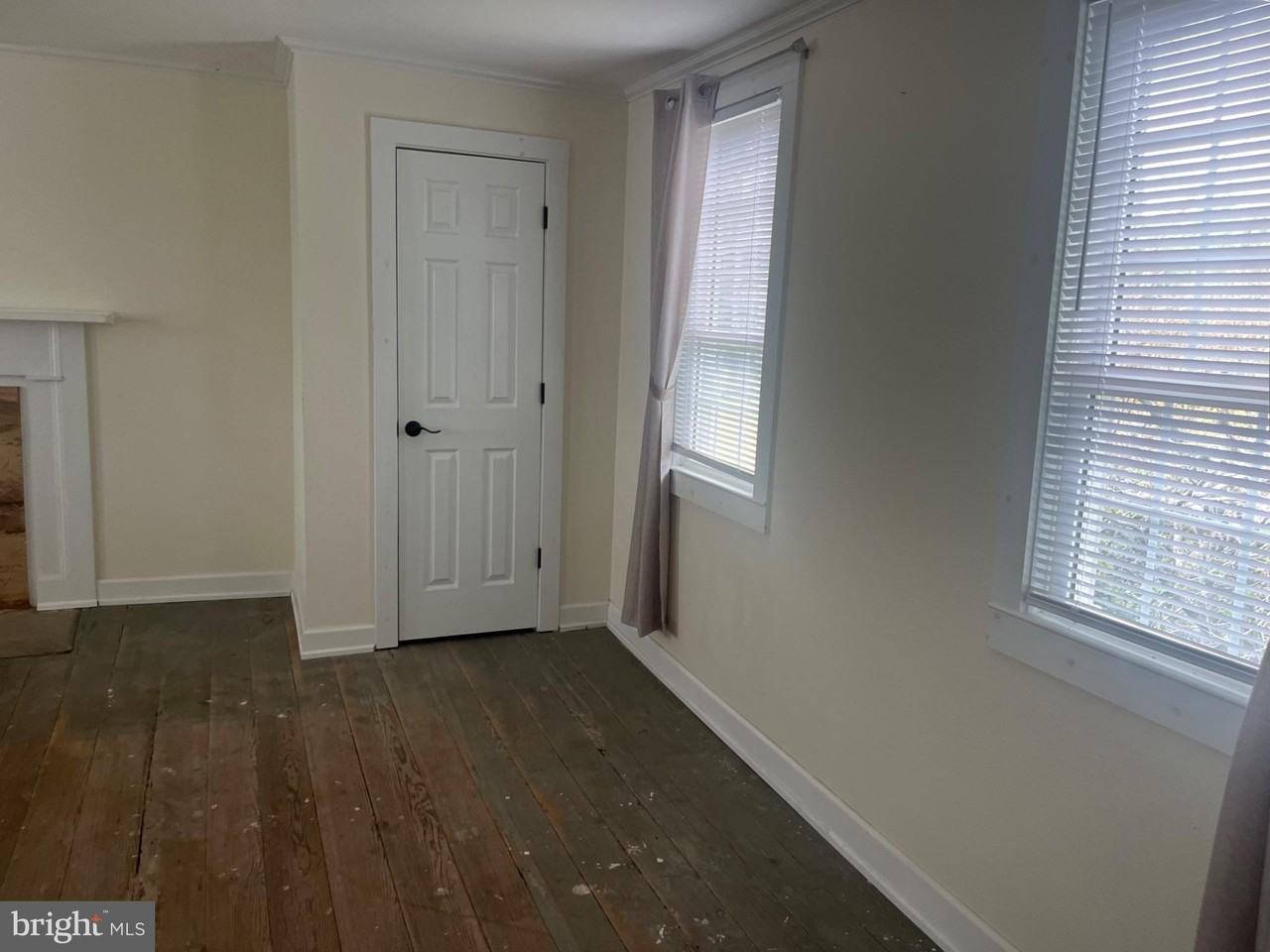 940 Ambler Rd - Photo 2 of 18