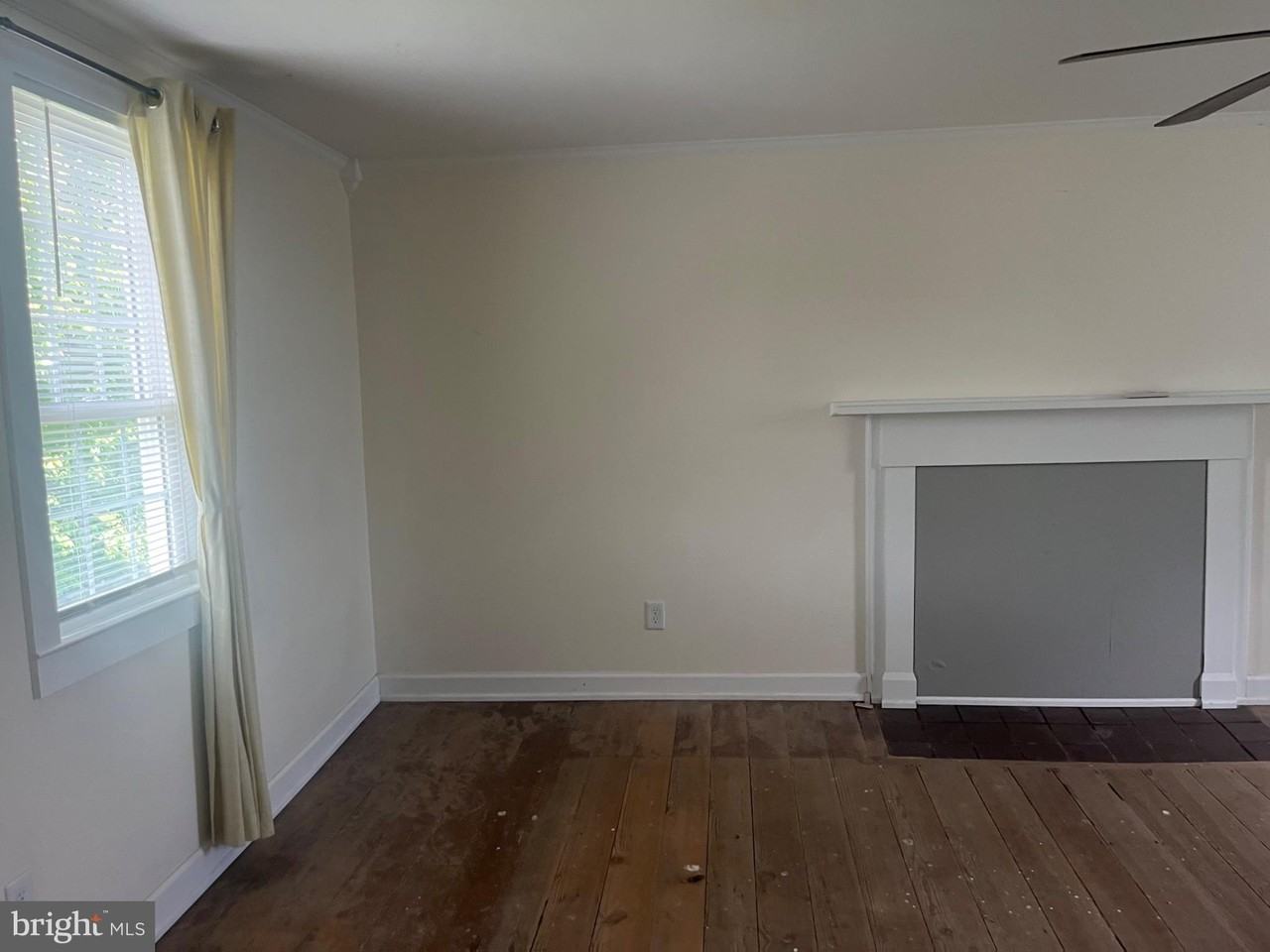 940 Ambler Rd - Photo 4 of 18