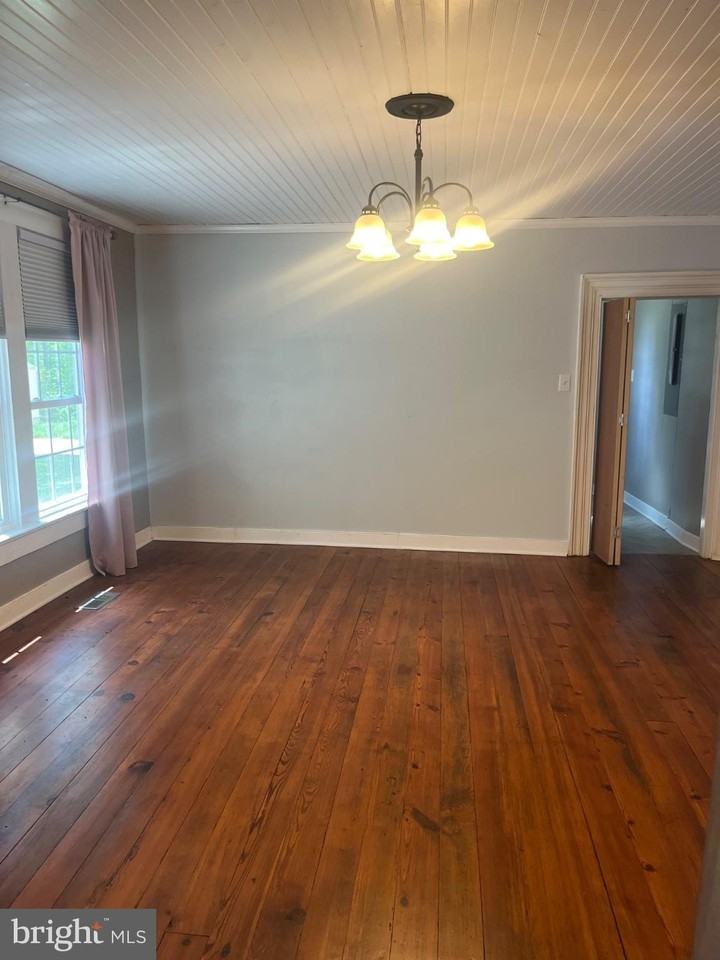 940 Ambler Rd - Photo 5 of 18