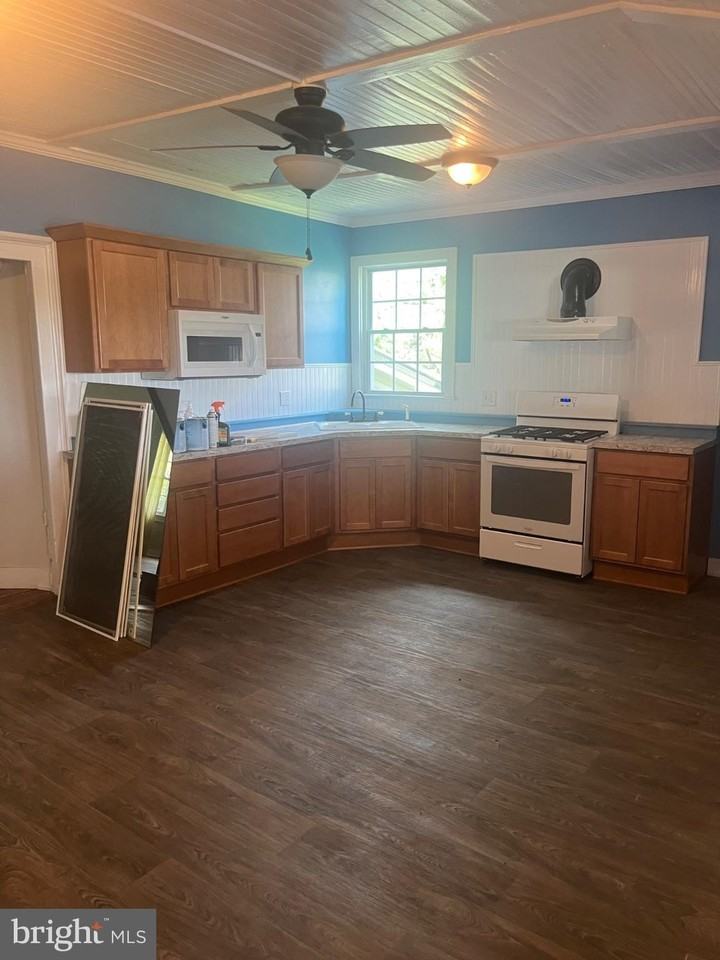 940 Ambler Rd - Photo 7 of 18