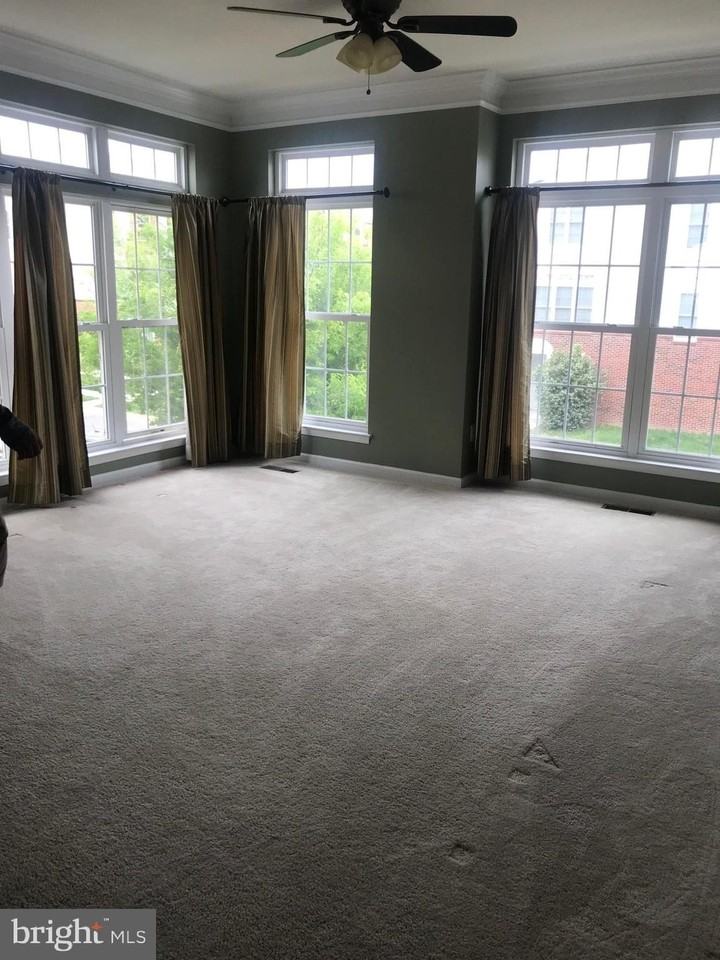 42641 Homefront Ter - Photo 3 of 11