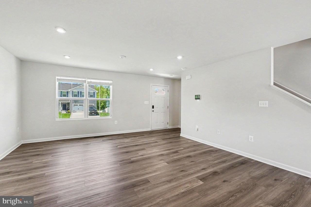 1813 Creek Bottom Pl - Photo 2 of 26