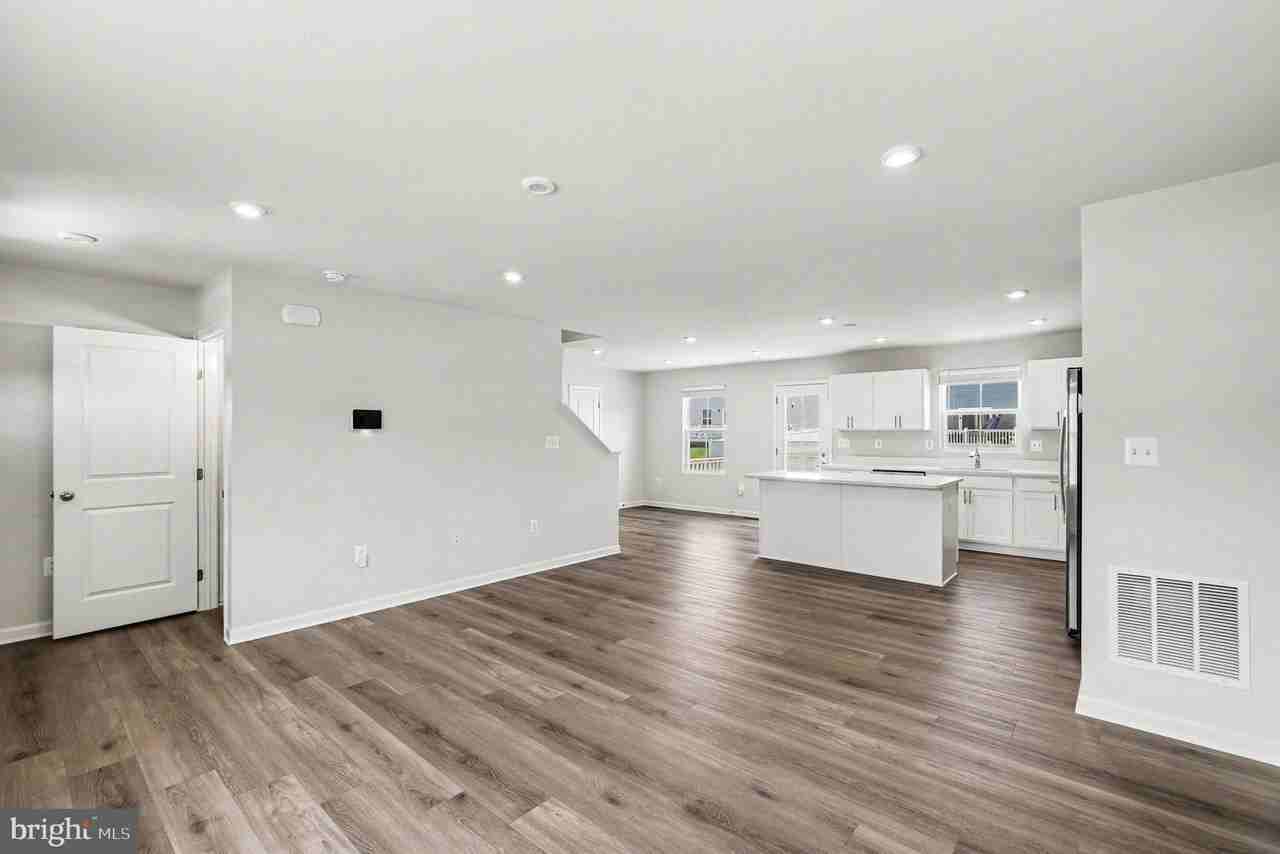 1813 Creek Bottom Pl - Photo 3 of 26