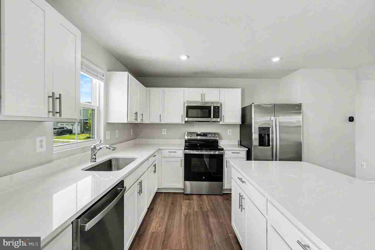 1813 Creek Bottom Pl - Photo 4 of 26