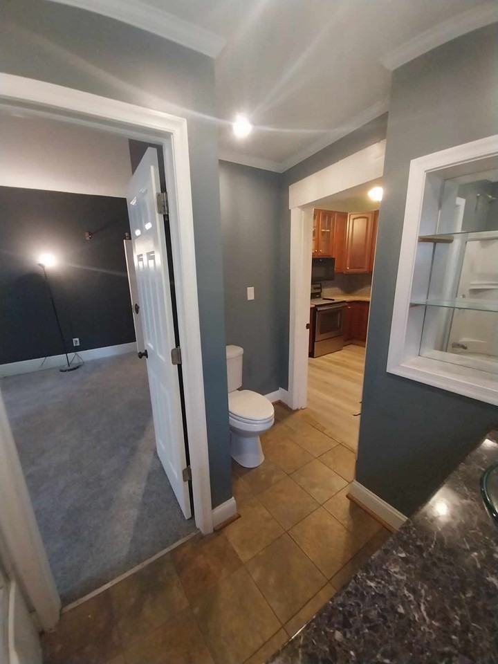 409 W 21st St #1 - Photo 3 of 11